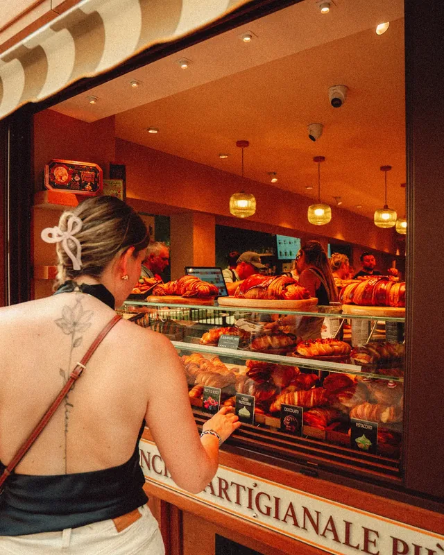Le comptoir d’Il Fornaio Siciliano et ses spécialités, photographiés par AgenceFood